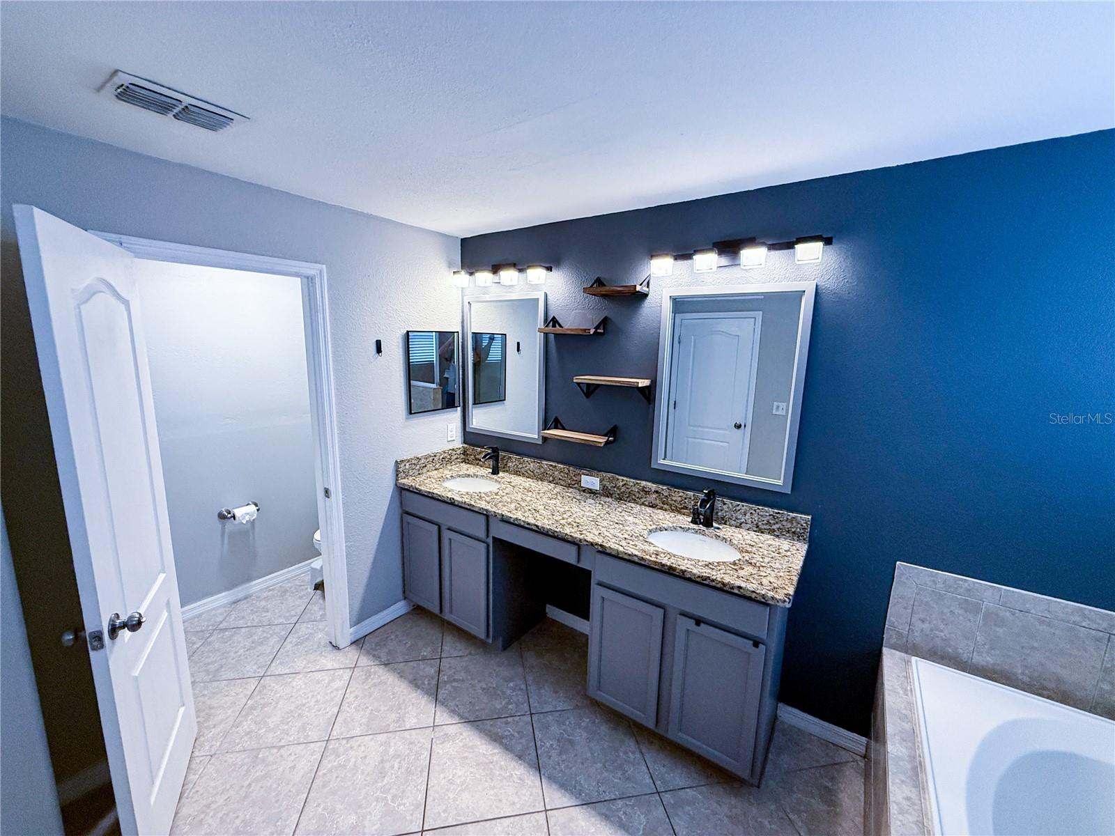 909 MEADOW GLADE DR, RUSKIN, FL, 33570