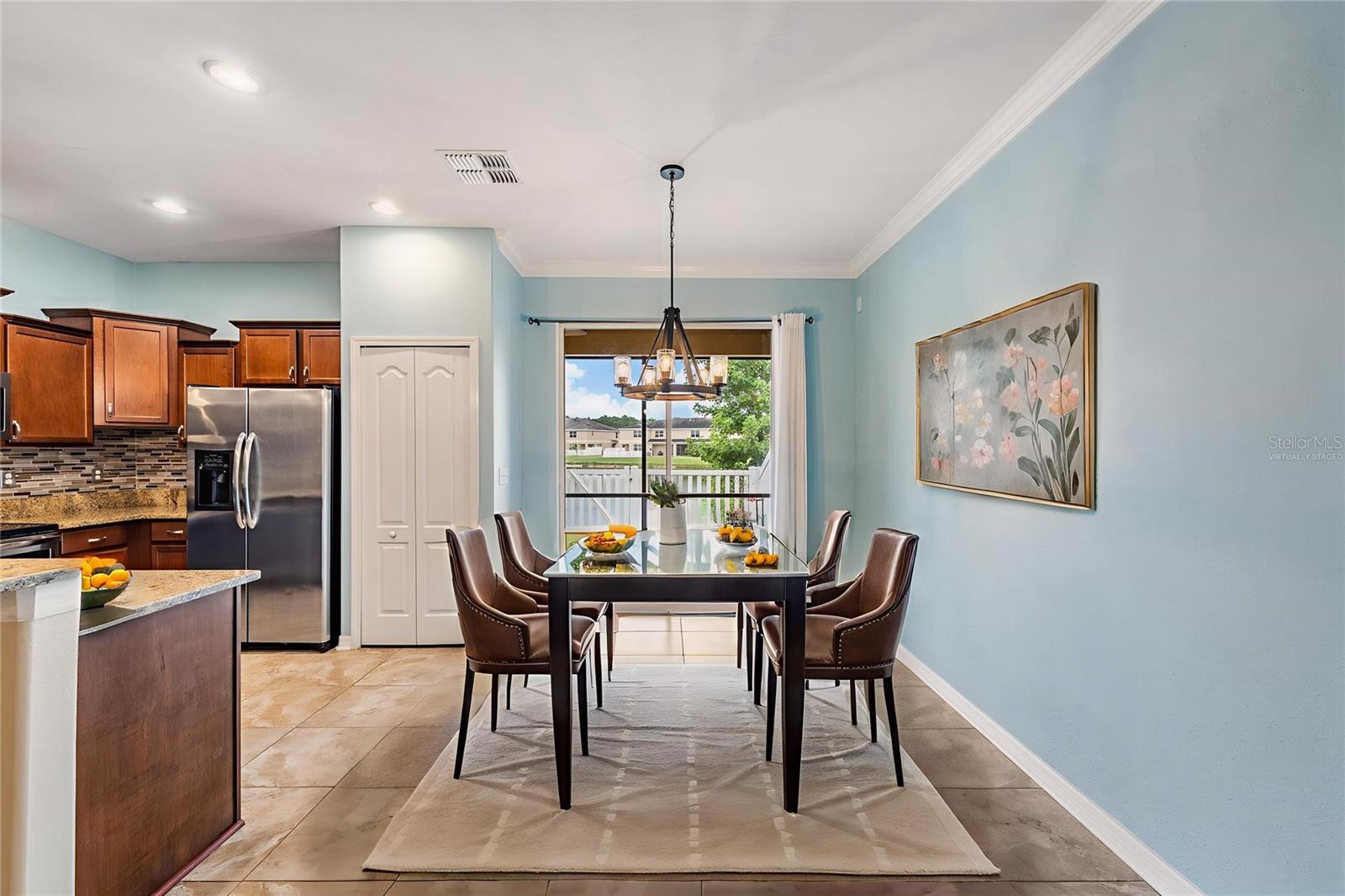 This photo has been Virtually Staged.