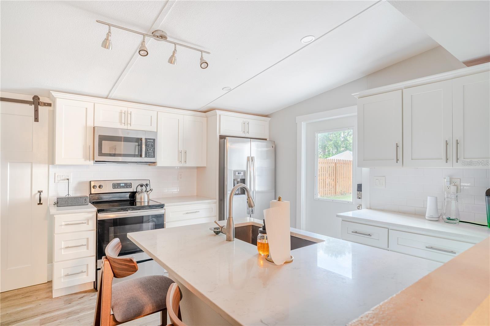 4105 W BAY AVE, TAMPA, FL, 33616