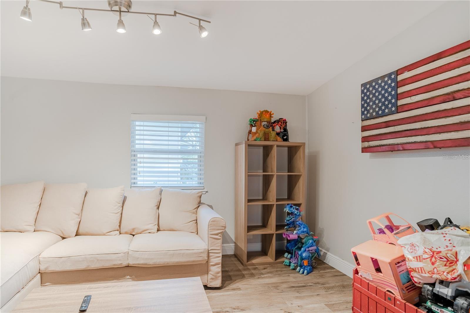 4105 W BAY AVE, TAMPA, FL, 33616