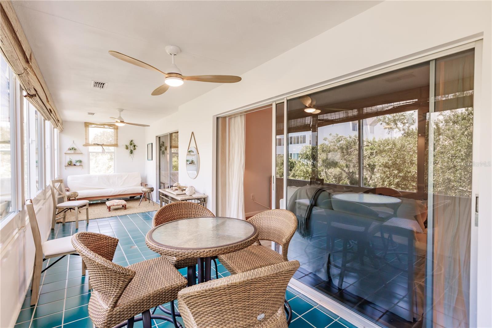 1200 E PEPPERTREE LN #303, SARASOTA, FL, 34242