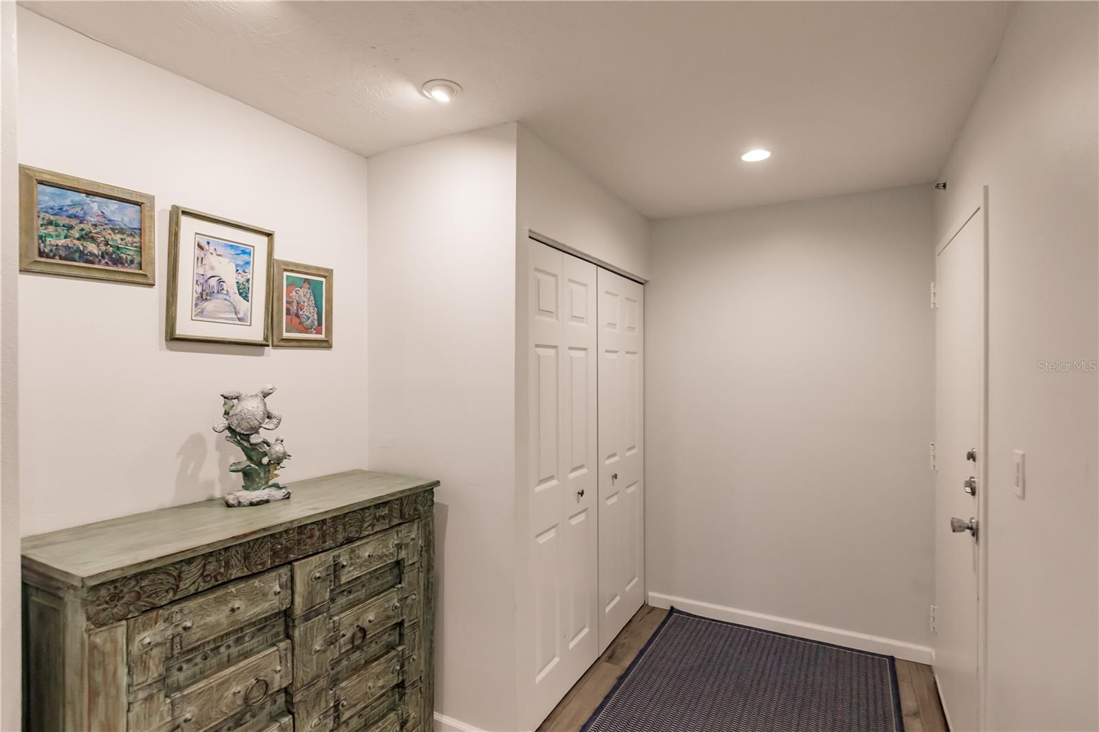 1200 E PEPPERTREE LN #303, SARASOTA, FL, 34242