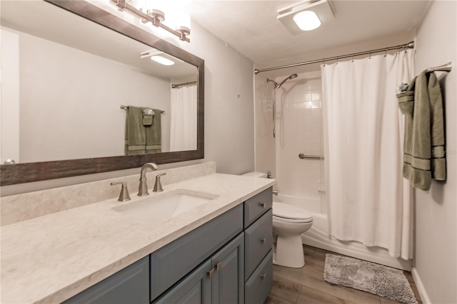 1200 E PEPPERTREE LN #303, SARASOTA, FL, 34242