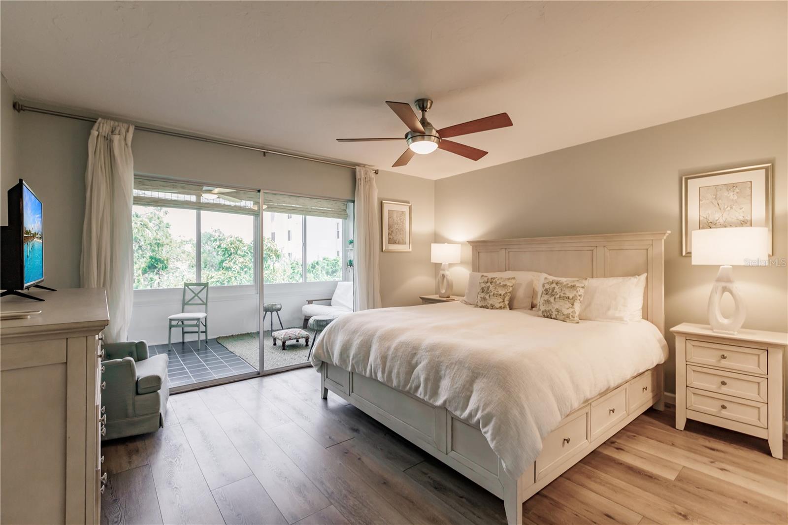 1200 E PEPPERTREE LN #303, SARASOTA, FL, 34242