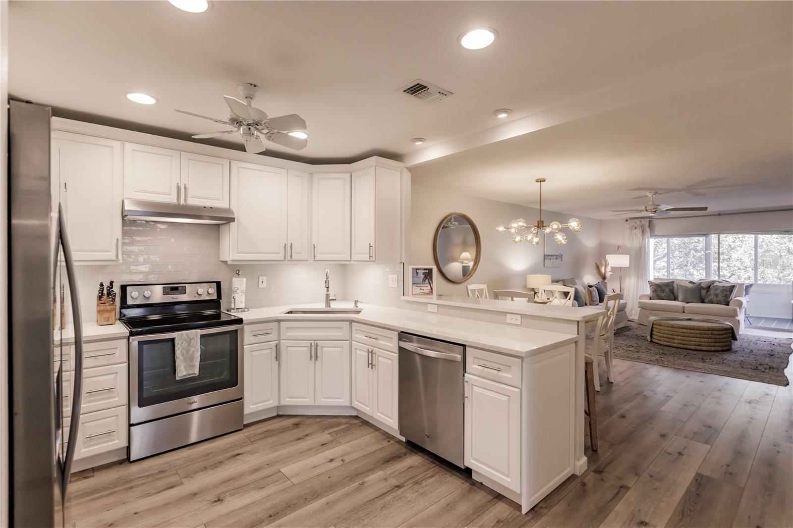 1200 E PEPPERTREE LN #303, SARASOTA, FL, 34242