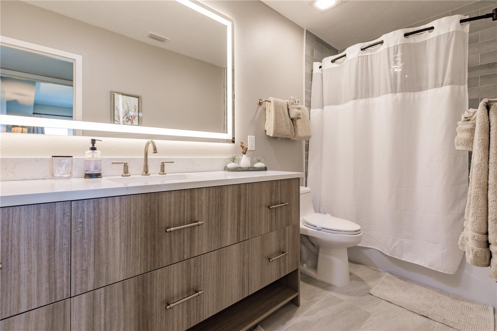 1255 E PEPPERTREE DR #602, SARASOTA, FL, 34242