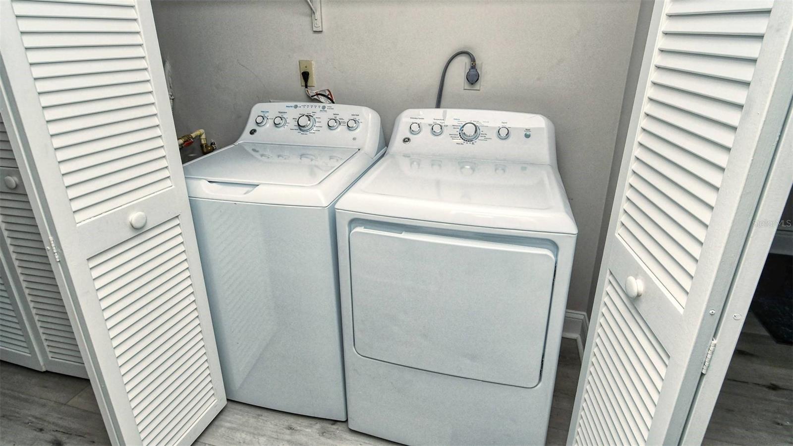 1255 E PEPPERTREE DR #305, SARASOTA, FL, 34242