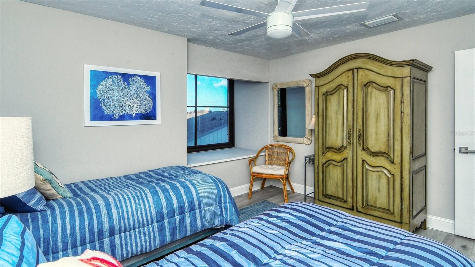 1255 E PEPPERTREE DR #305, SARASOTA, FL, 34242