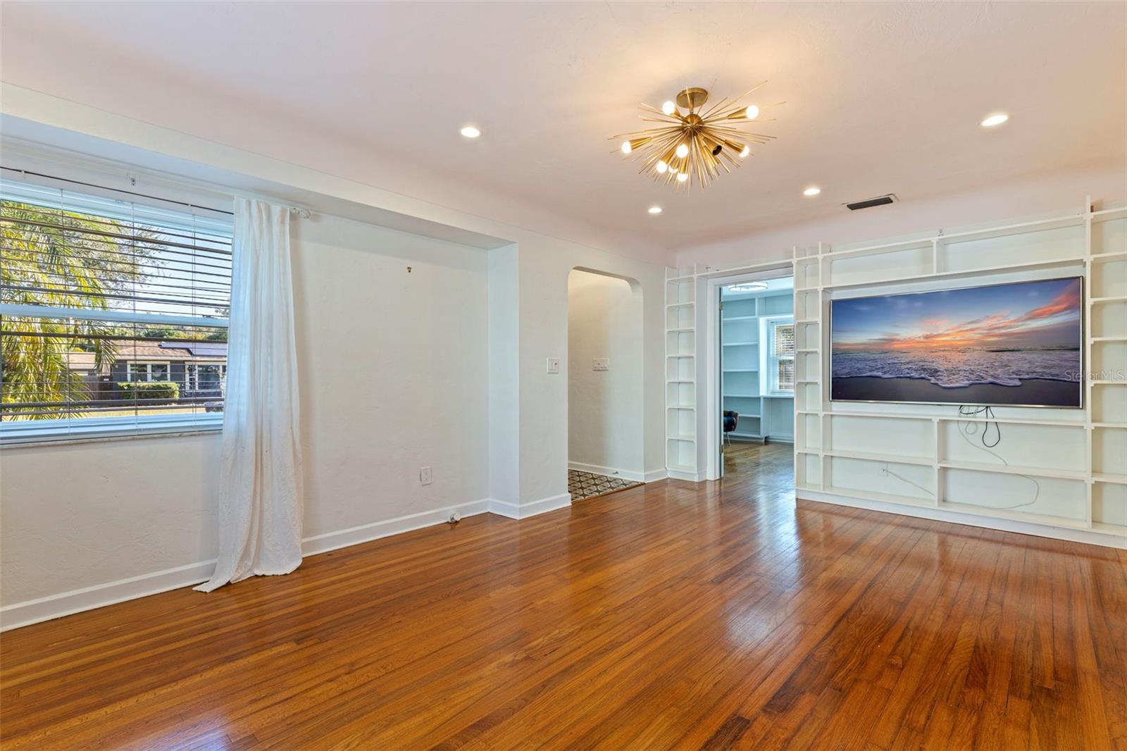 1610 14TH ST N, ST PETERSBURG, FL, 33704