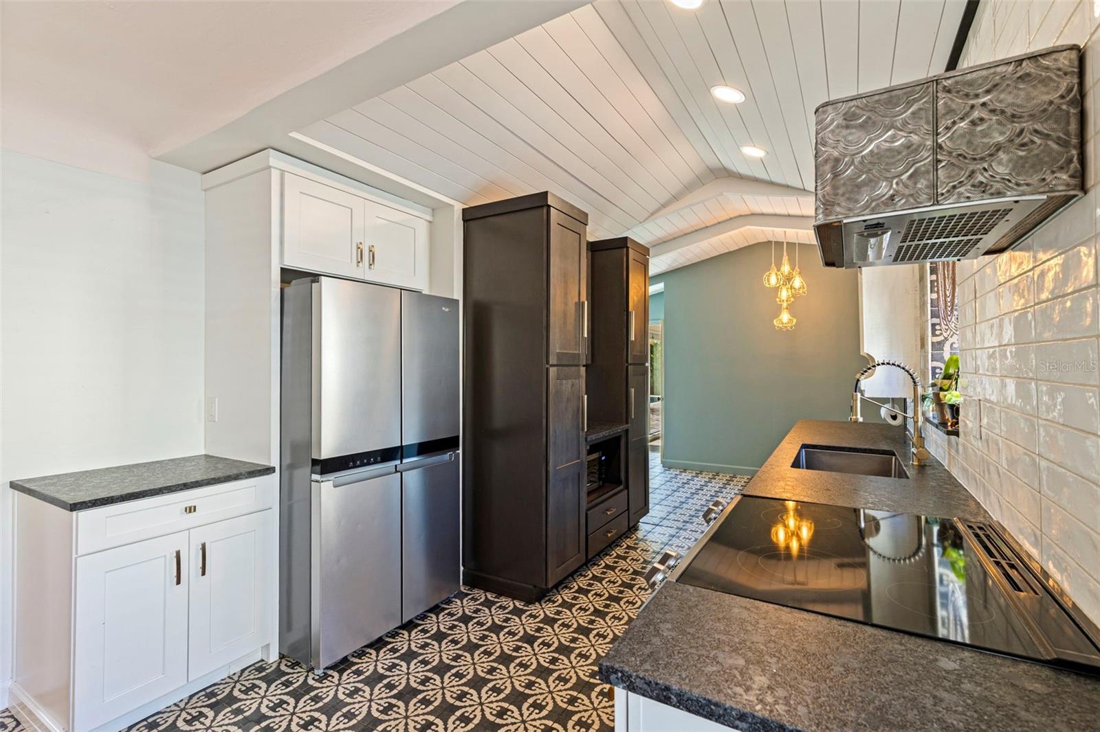 1610 14TH ST N, ST PETERSBURG, FL, 33704