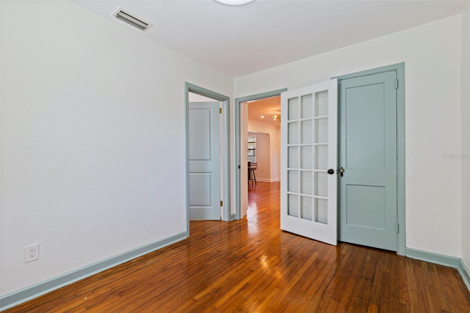 1610 14TH ST N, ST PETERSBURG, FL, 33704