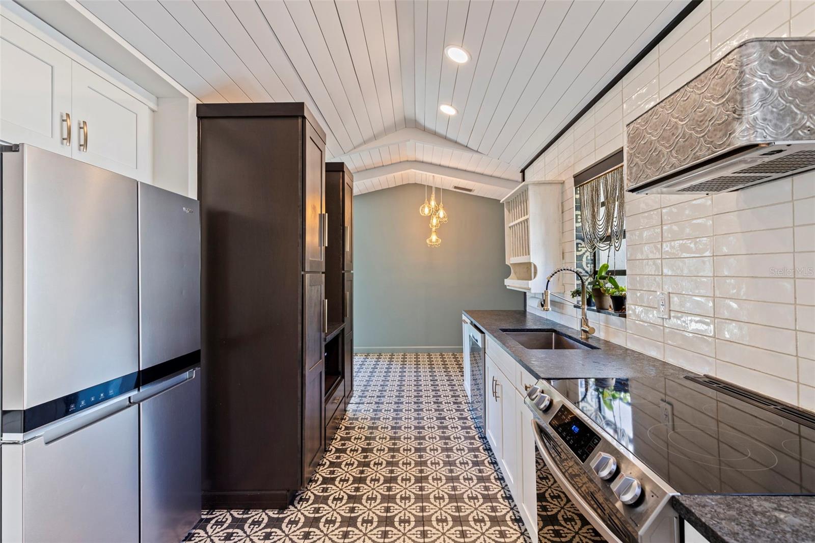 1610 14TH ST N, ST PETERSBURG, FL, 33704