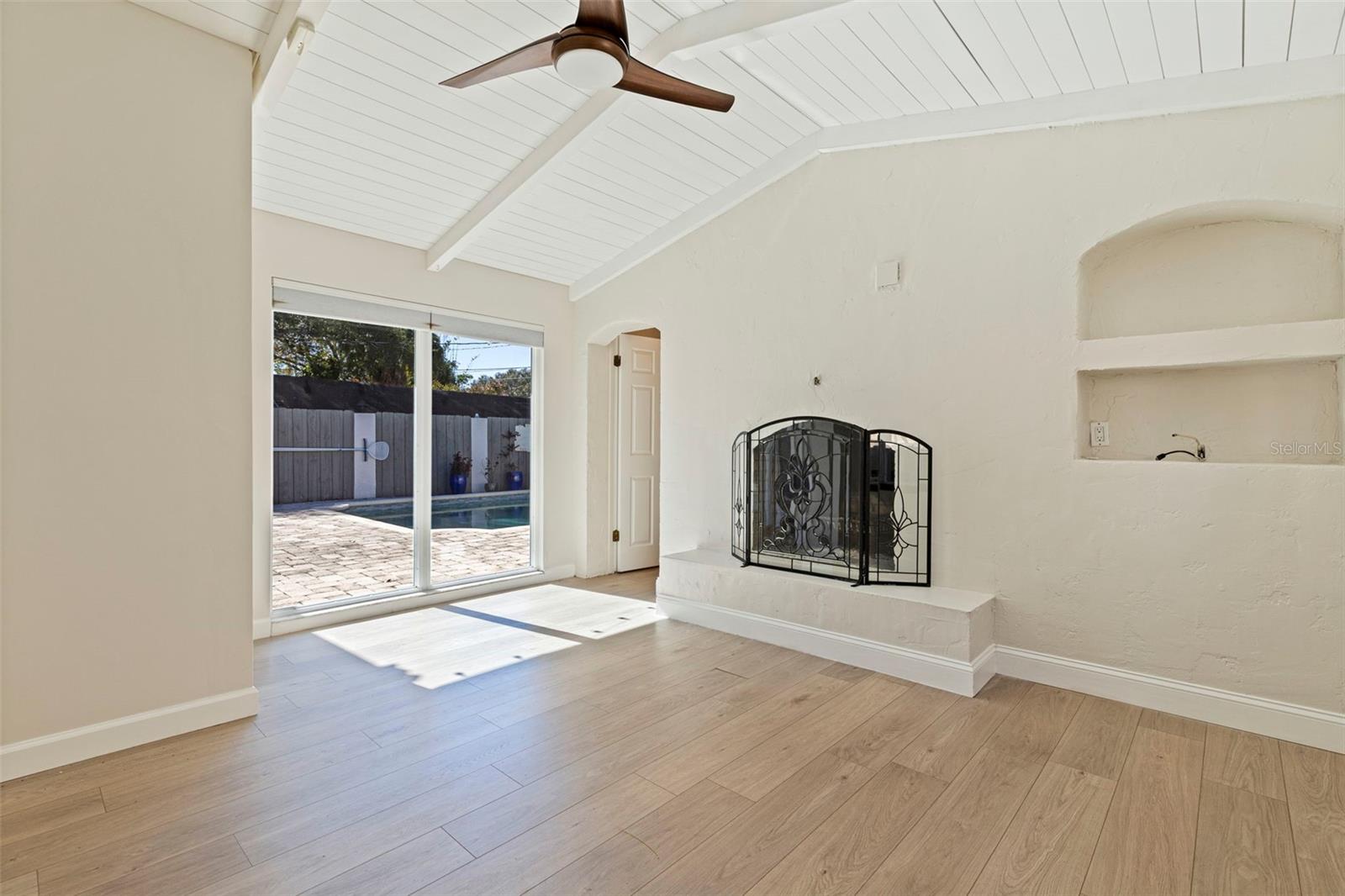 1610 14TH ST N, ST PETERSBURG, FL, 33704