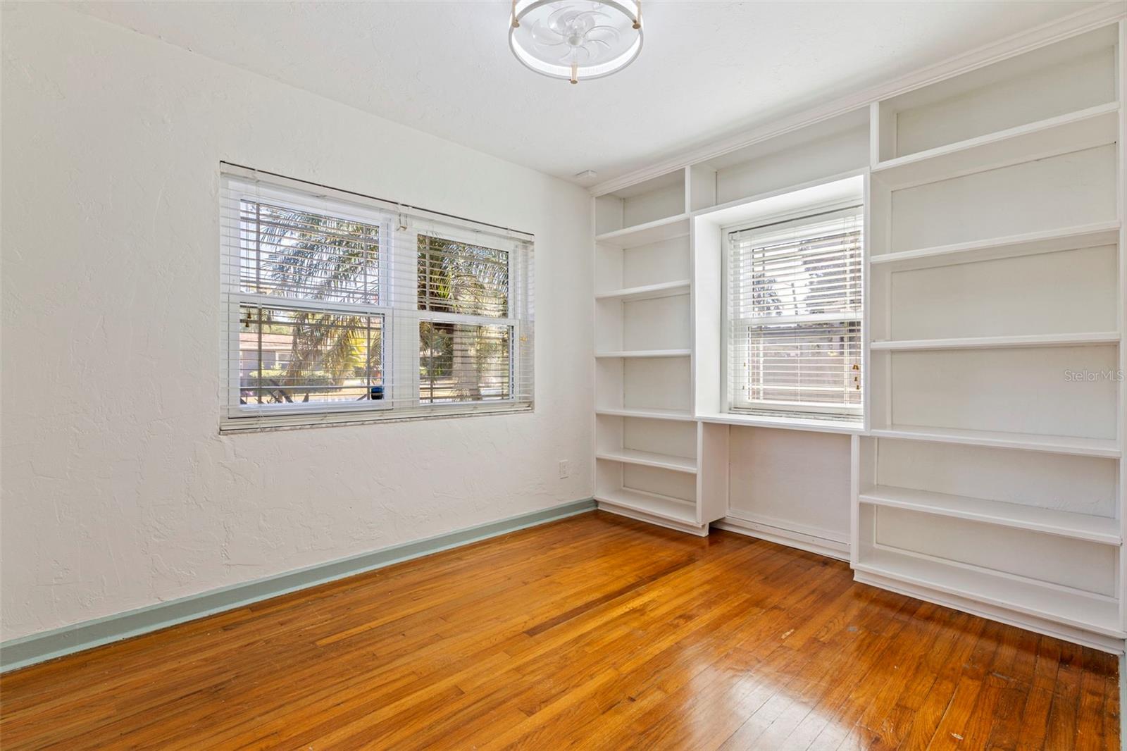 1610 14TH ST N, ST PETERSBURG, FL, 33704