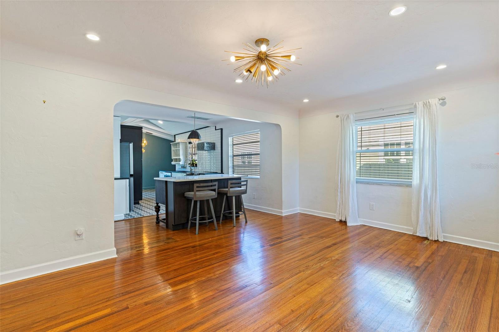 1610 14TH ST N, ST PETERSBURG, FL, 33704