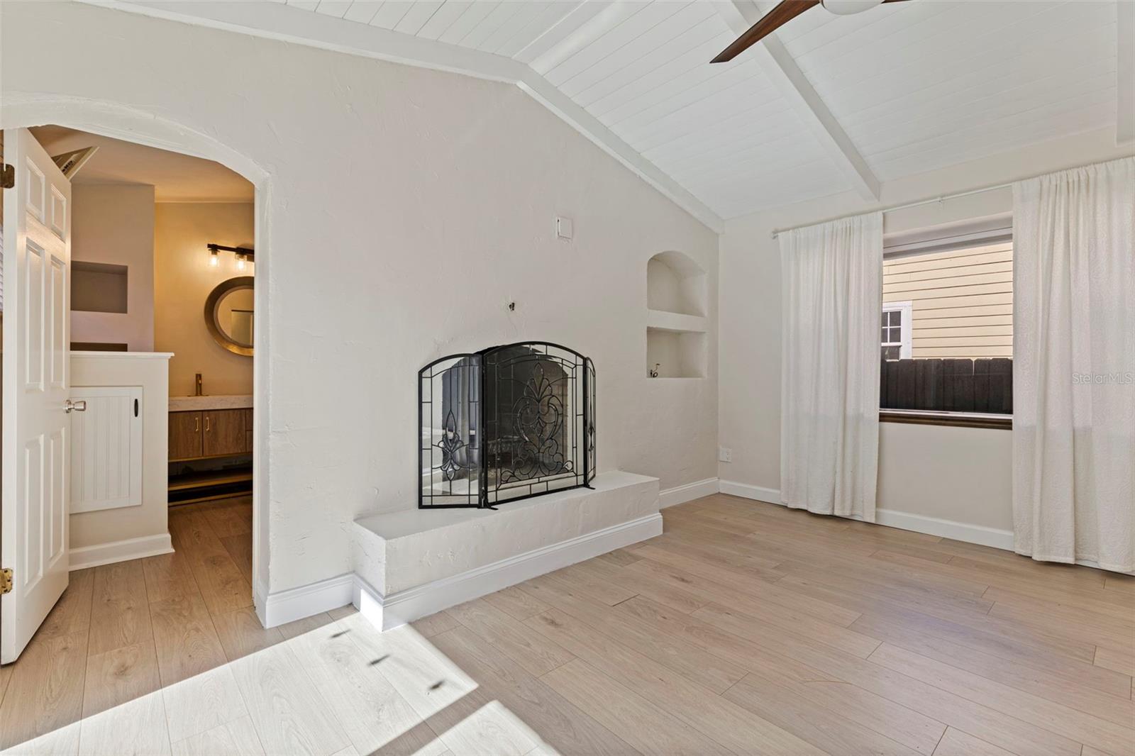 1610 14TH ST N, ST PETERSBURG, FL, 33704