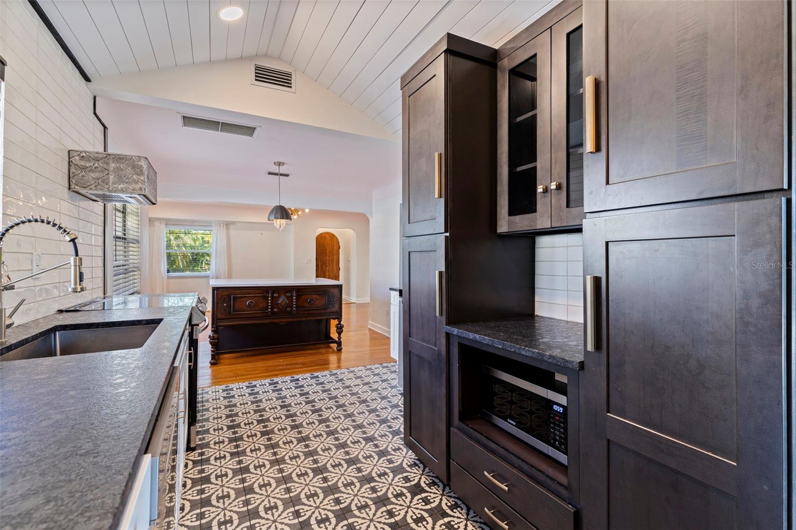 1610 14TH ST N, ST PETERSBURG, FL, 33704