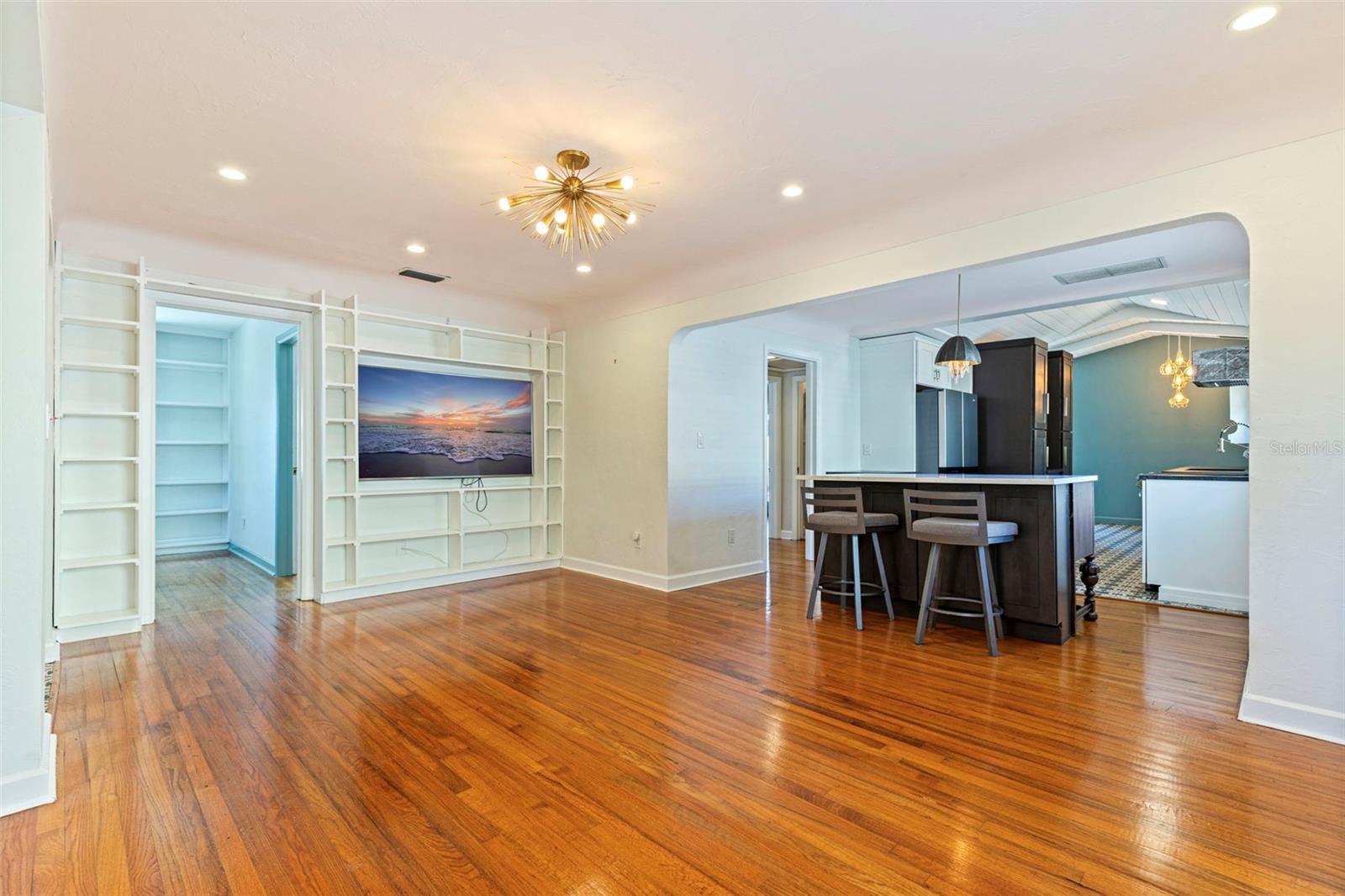 1610 14TH ST N, ST PETERSBURG, FL, 33704