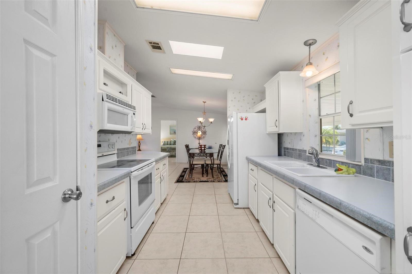 1000 KINGS HWY #413, PORT CHARLOTTE, FL, 33980