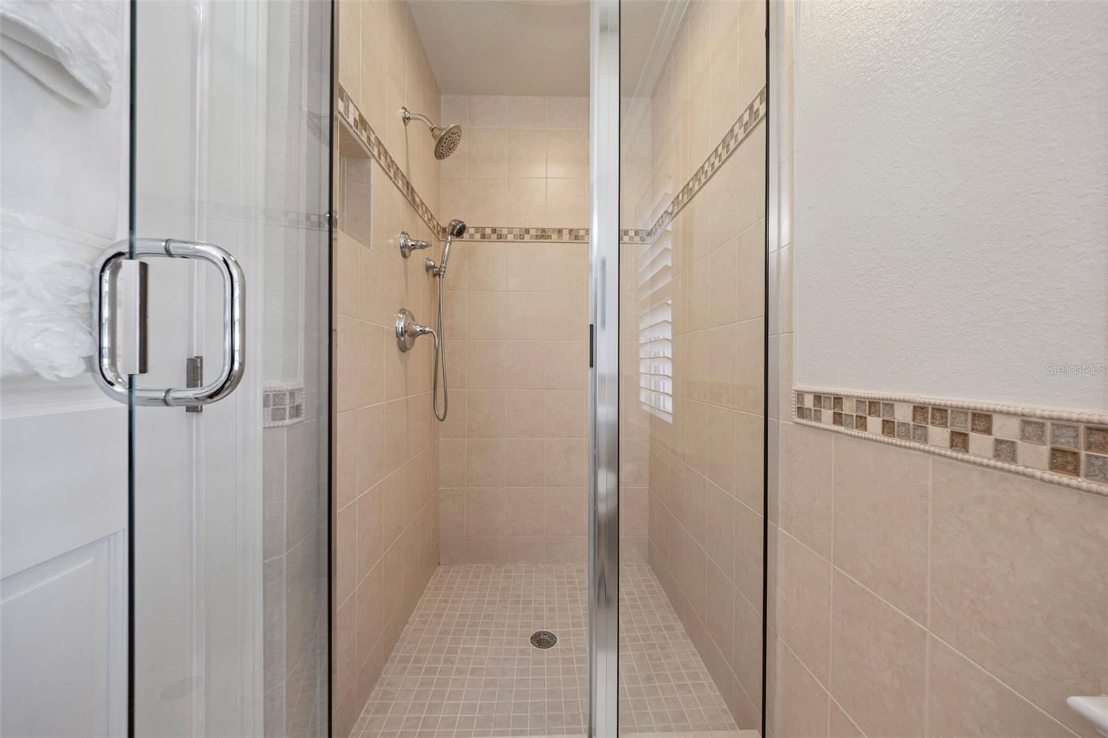 1006 LAKE COOPER DR, LUTZ, FL, 33548