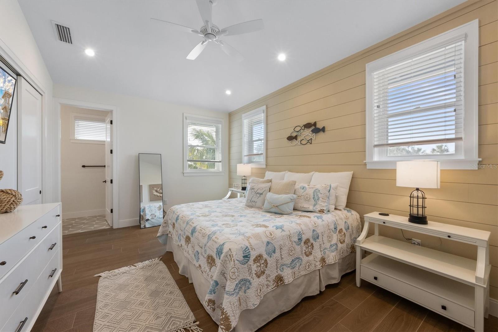 211 81ST ST #B, HOLMES BEACH, FL, 34217