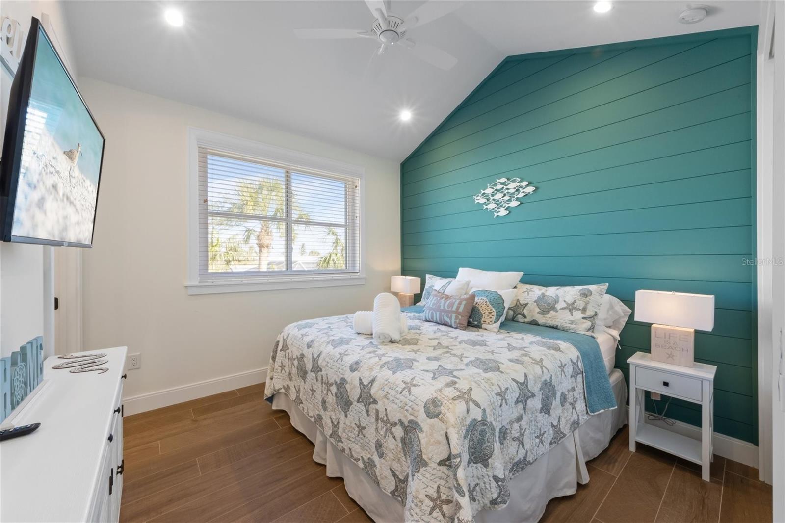 211 81ST ST #B, HOLMES BEACH, FL, 34217