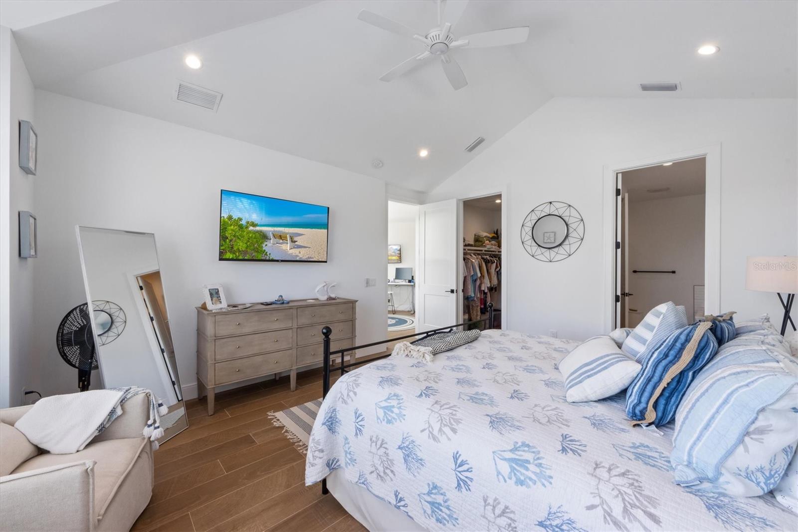 211 81ST ST #B, HOLMES BEACH, FL, 34217