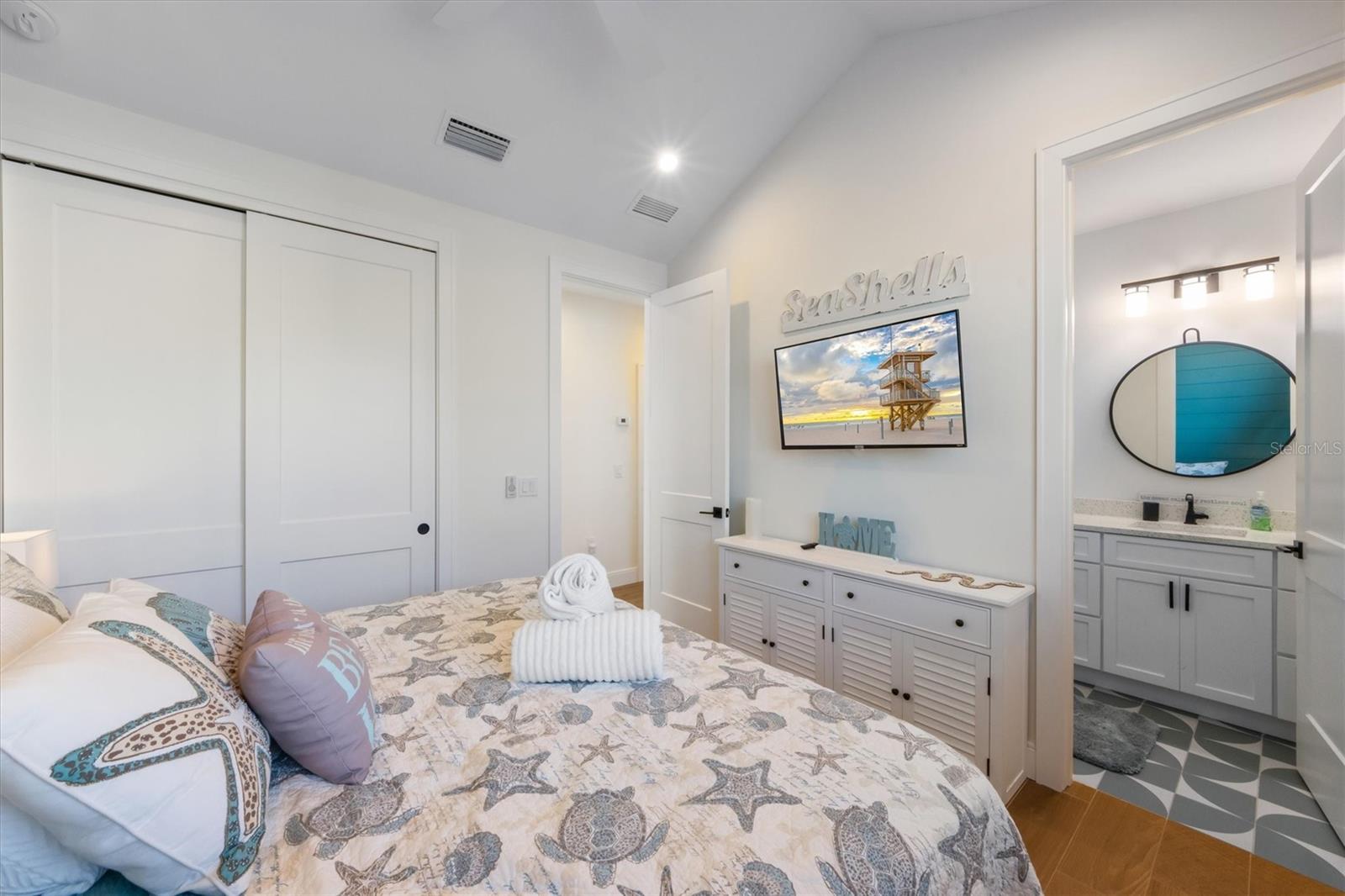 211 81ST ST #B, HOLMES BEACH, FL, 34217