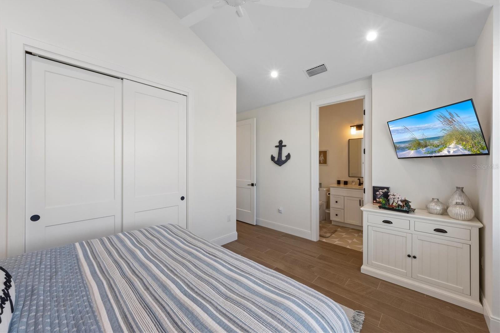 211 81ST ST #B, HOLMES BEACH, FL, 34217