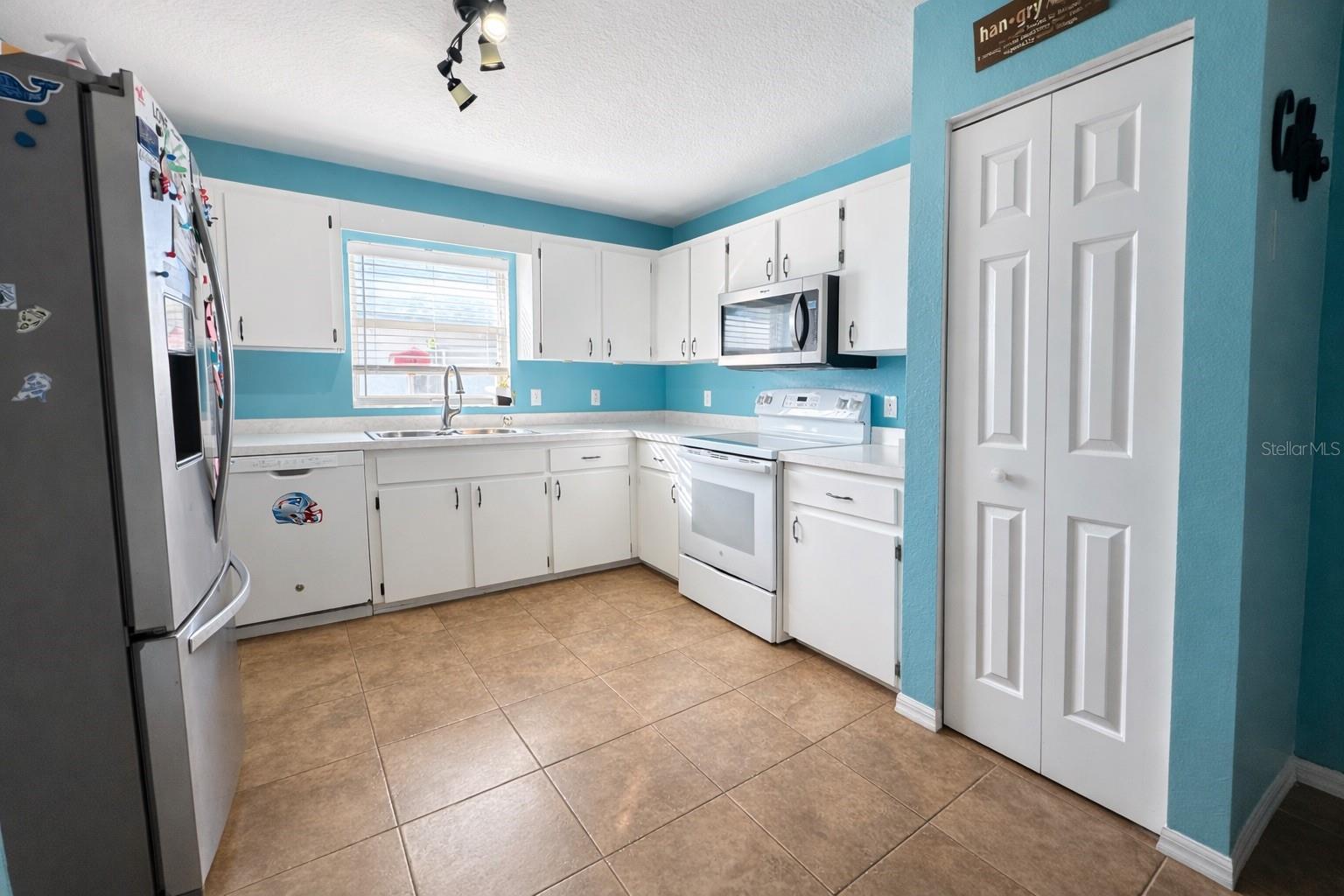 2329 SOUTH AVE, LEESBURG, FL, 34748