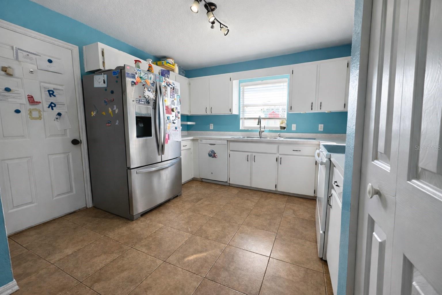 2329 SOUTH AVE, LEESBURG, FL, 34748