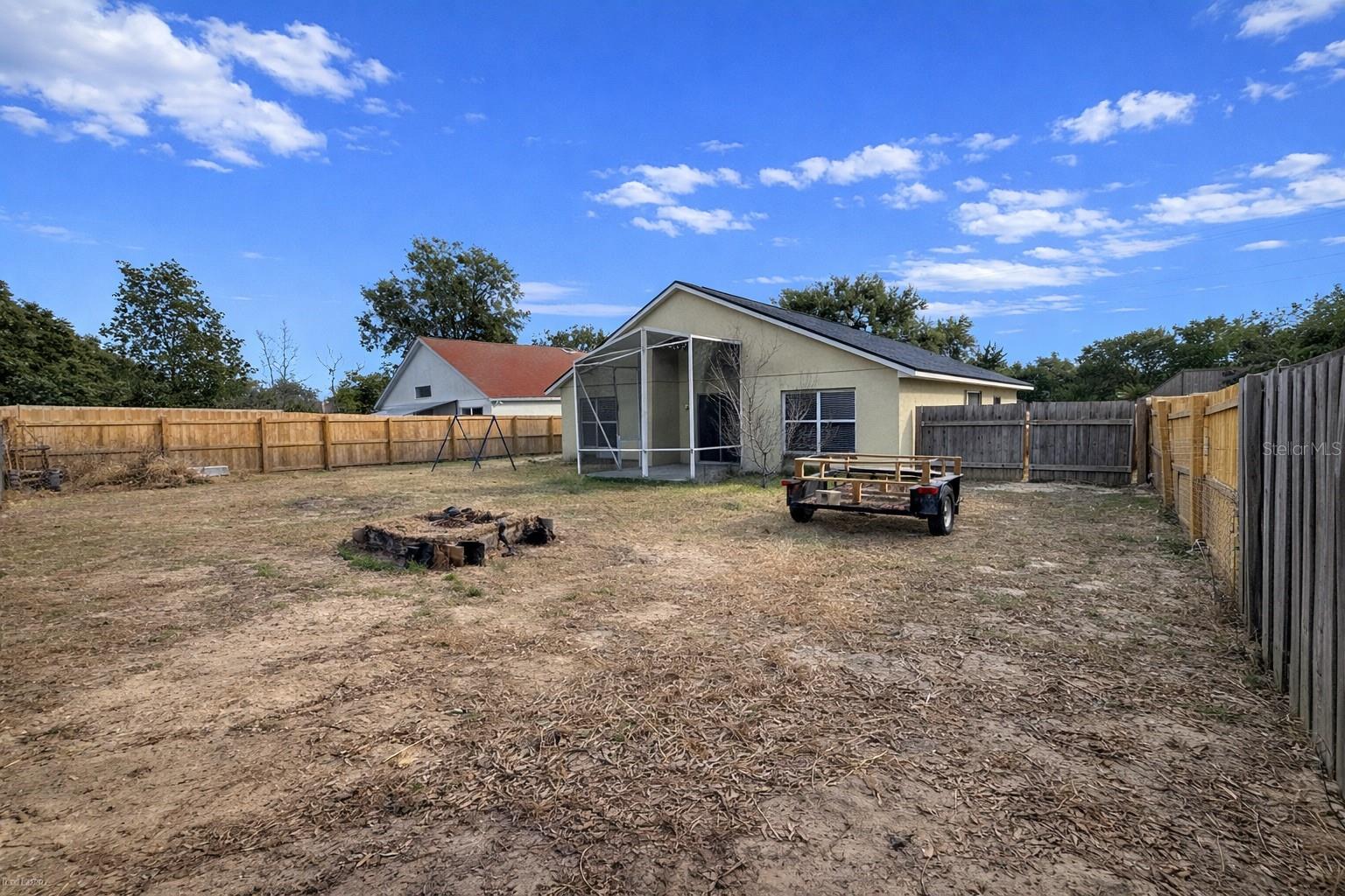 2329 SOUTH AVE, LEESBURG, FL, 34748