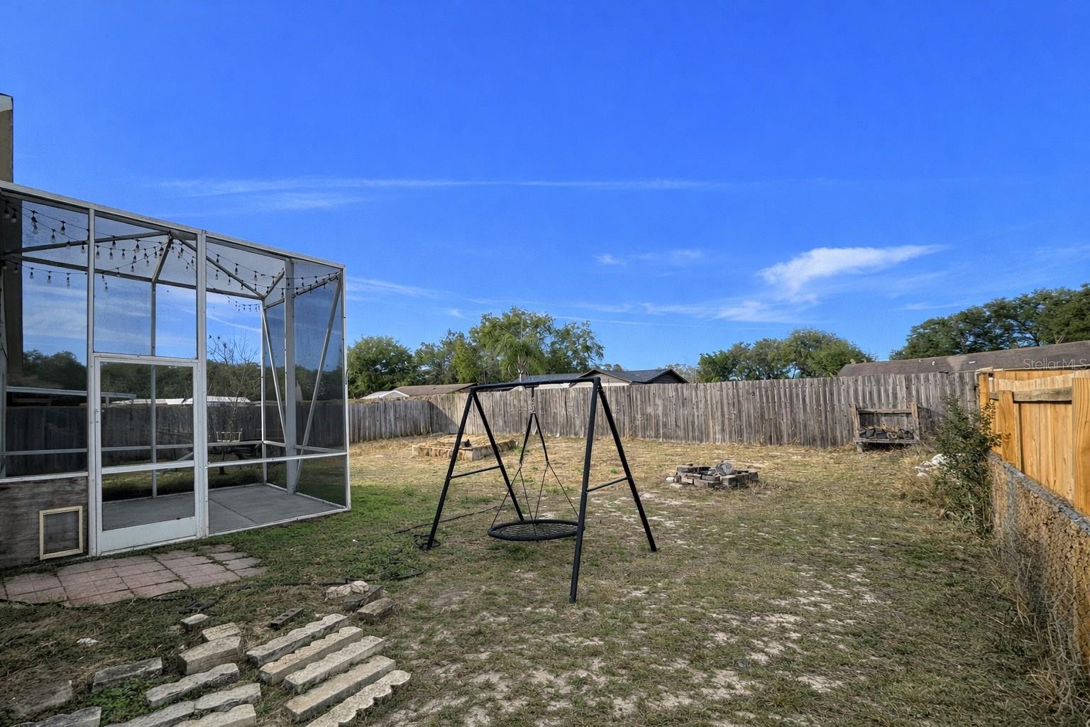 2329 SOUTH AVE, LEESBURG, FL, 34748