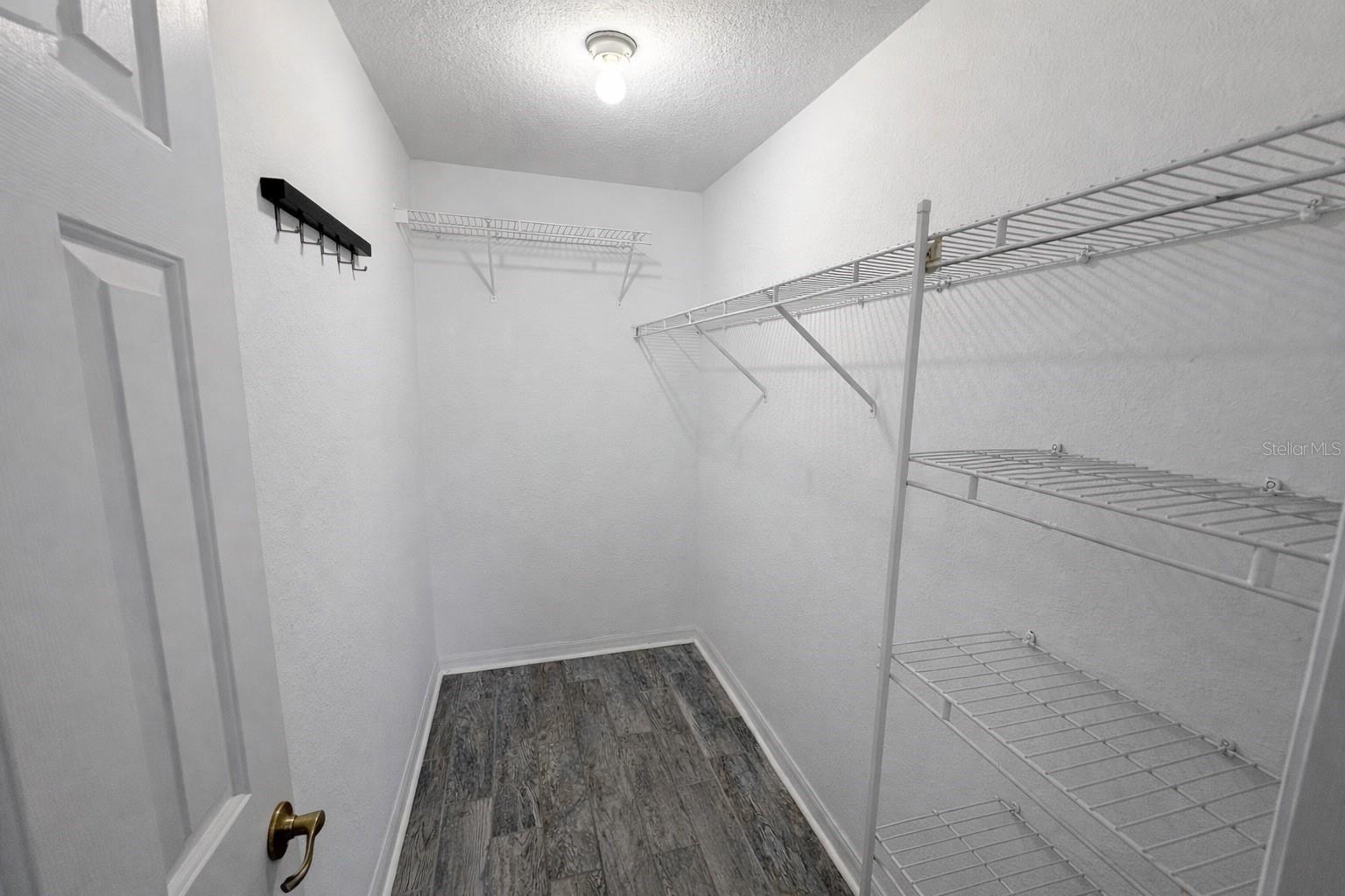 2329 SOUTH AVE, LEESBURG, FL, 34748