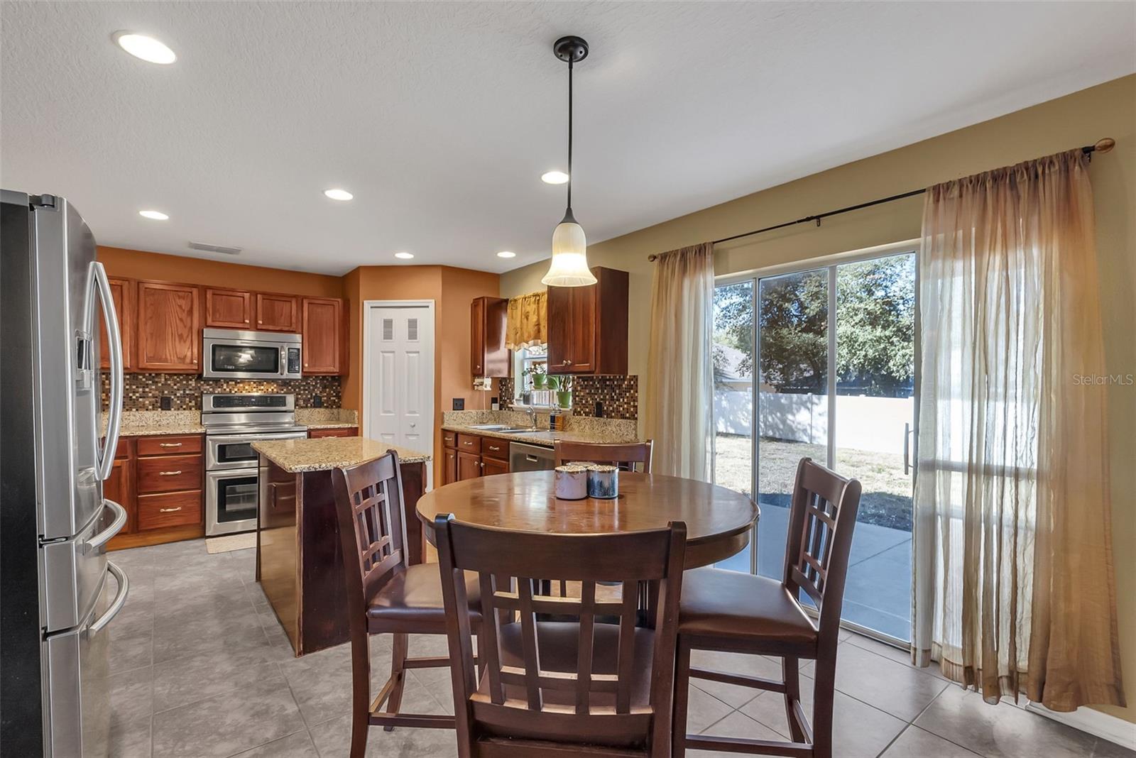 1600 DAYBREAK DR, FRUITLAND PARK, FL, 34731