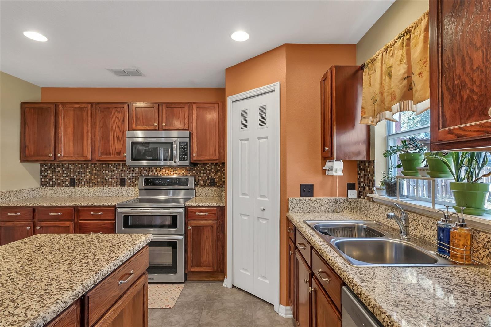 1600 DAYBREAK DR, FRUITLAND PARK, FL, 34731