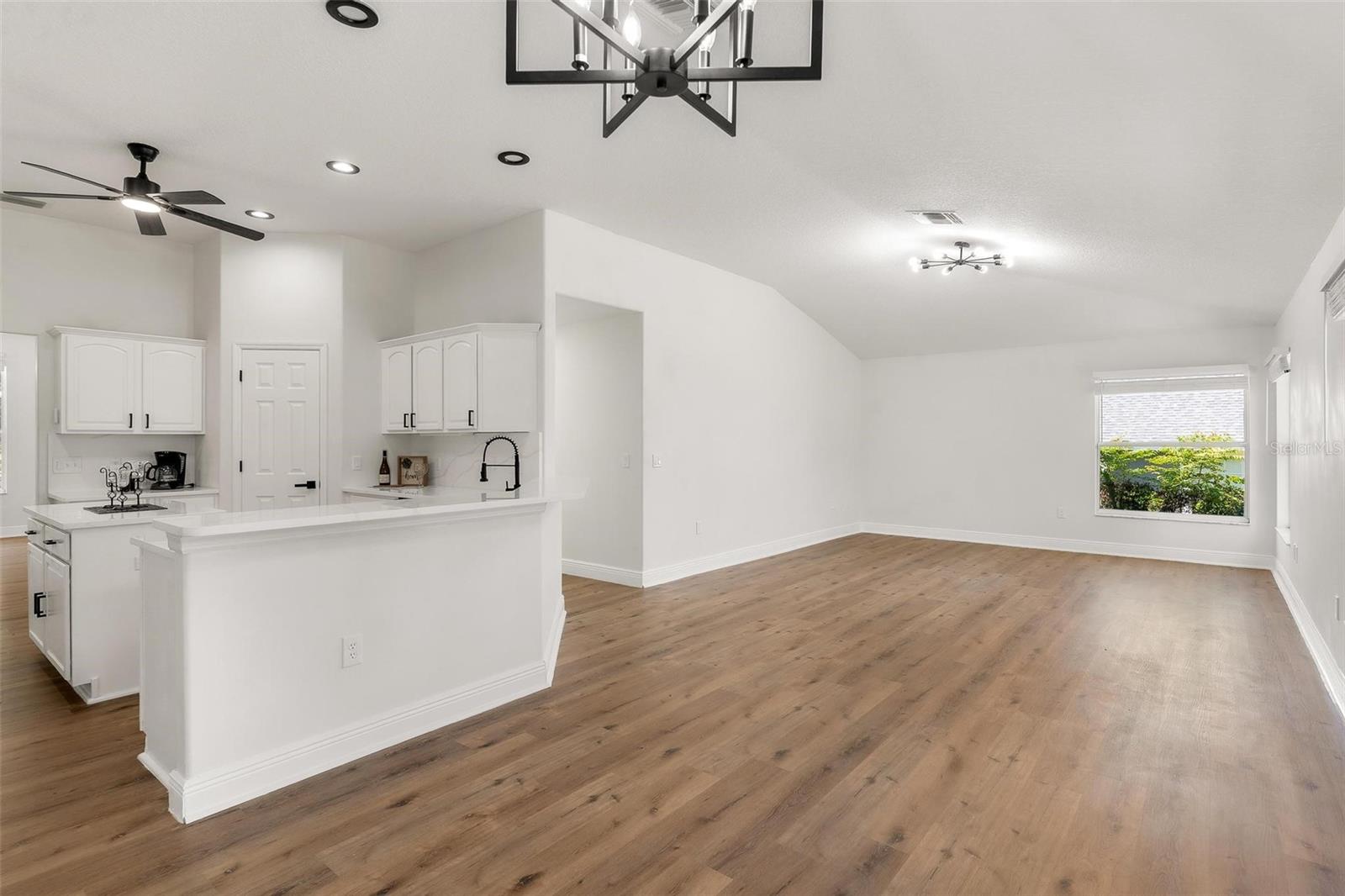 39634 HARBOR HILLS BLVD BLVD, LADY LAKE, FL, 32159