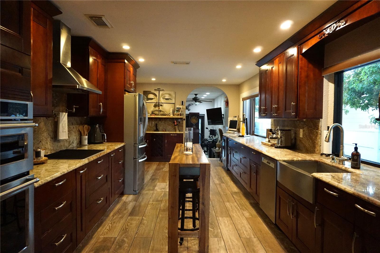 2300 37TH AVE N, ST PETERSBURG, FL, 33713