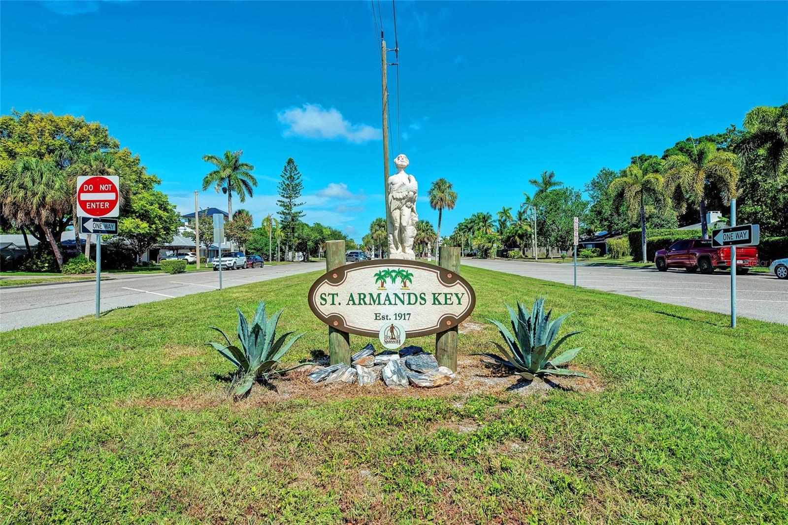 2705 S BRINK AVE, SARASOTA, FL, 34239