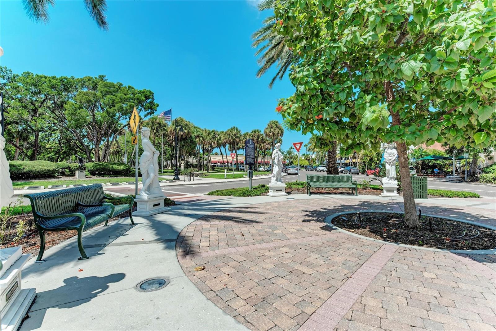 2705 S BRINK AVE, SARASOTA, FL, 34239