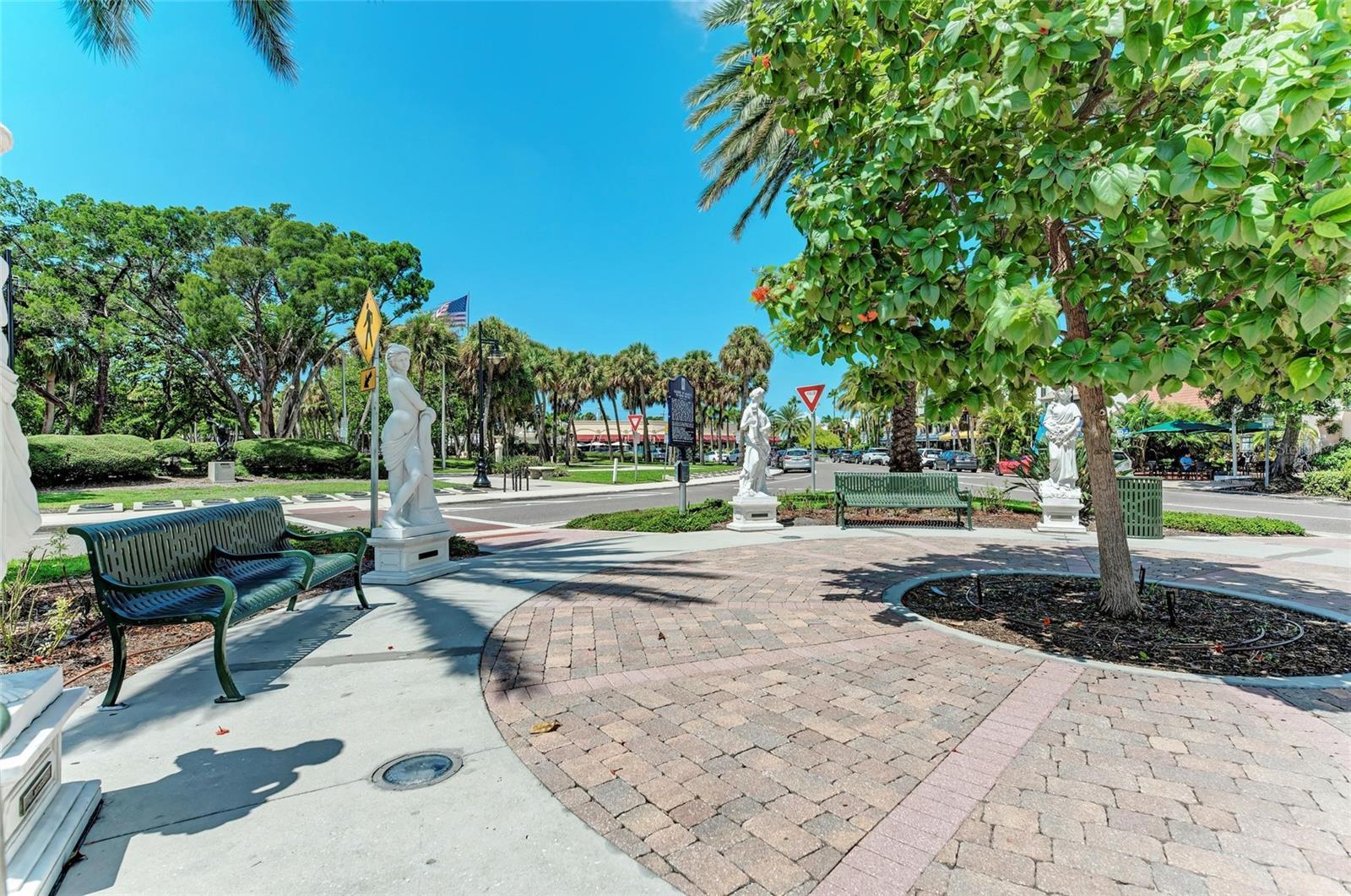 2705 S BRINK AVE, SARASOTA, FL, 34239