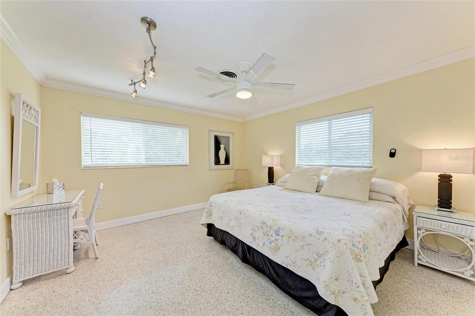 2705 S BRINK AVE, SARASOTA, FL, 34239