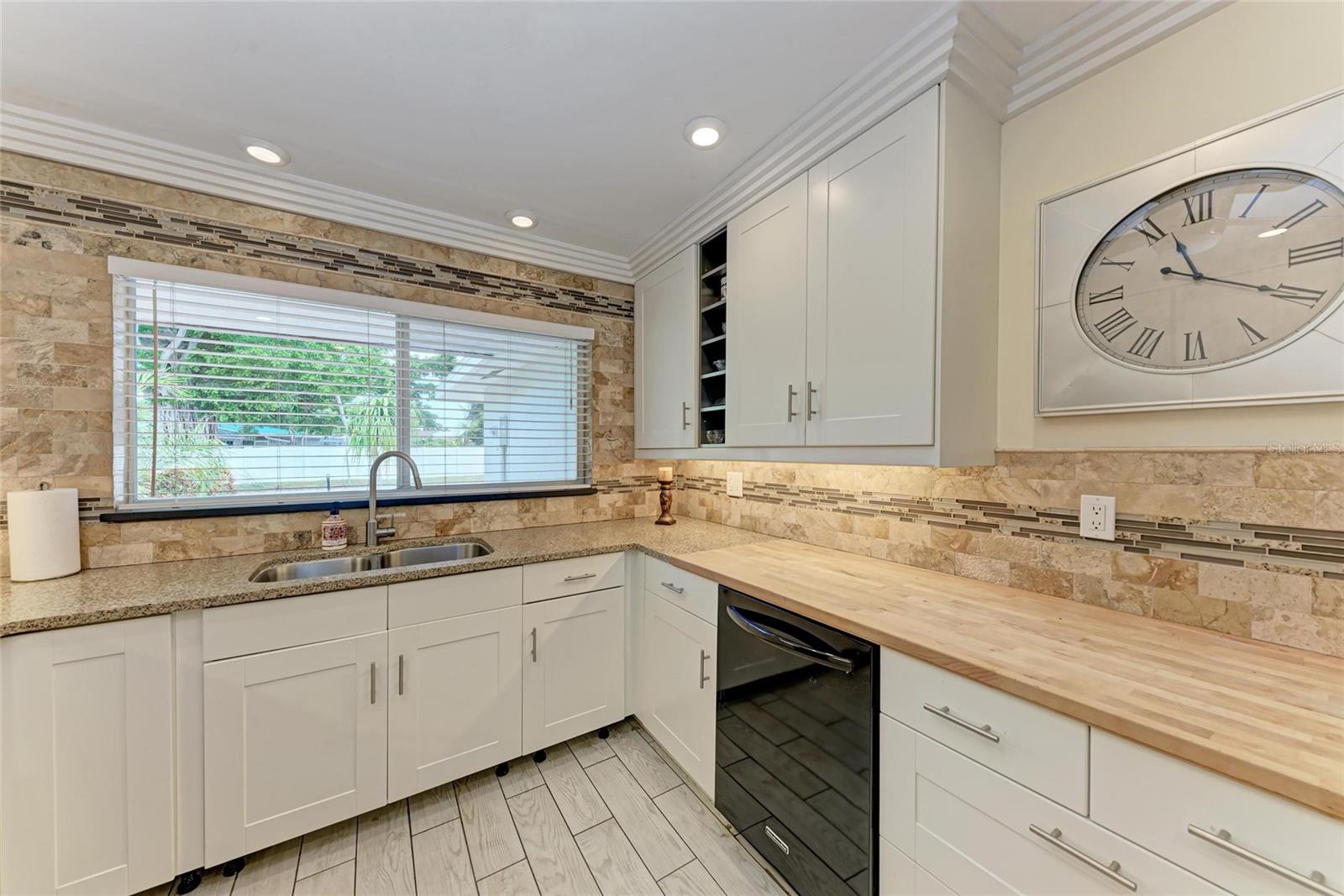 2705 S BRINK AVE, SARASOTA, FL, 34239