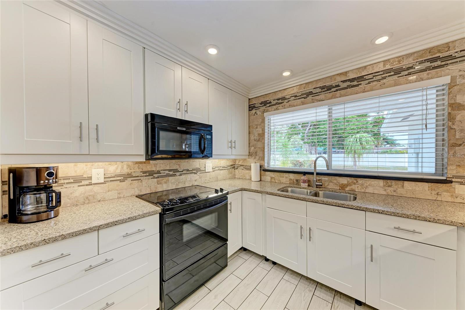 2705 S BRINK AVE, SARASOTA, FL, 34239