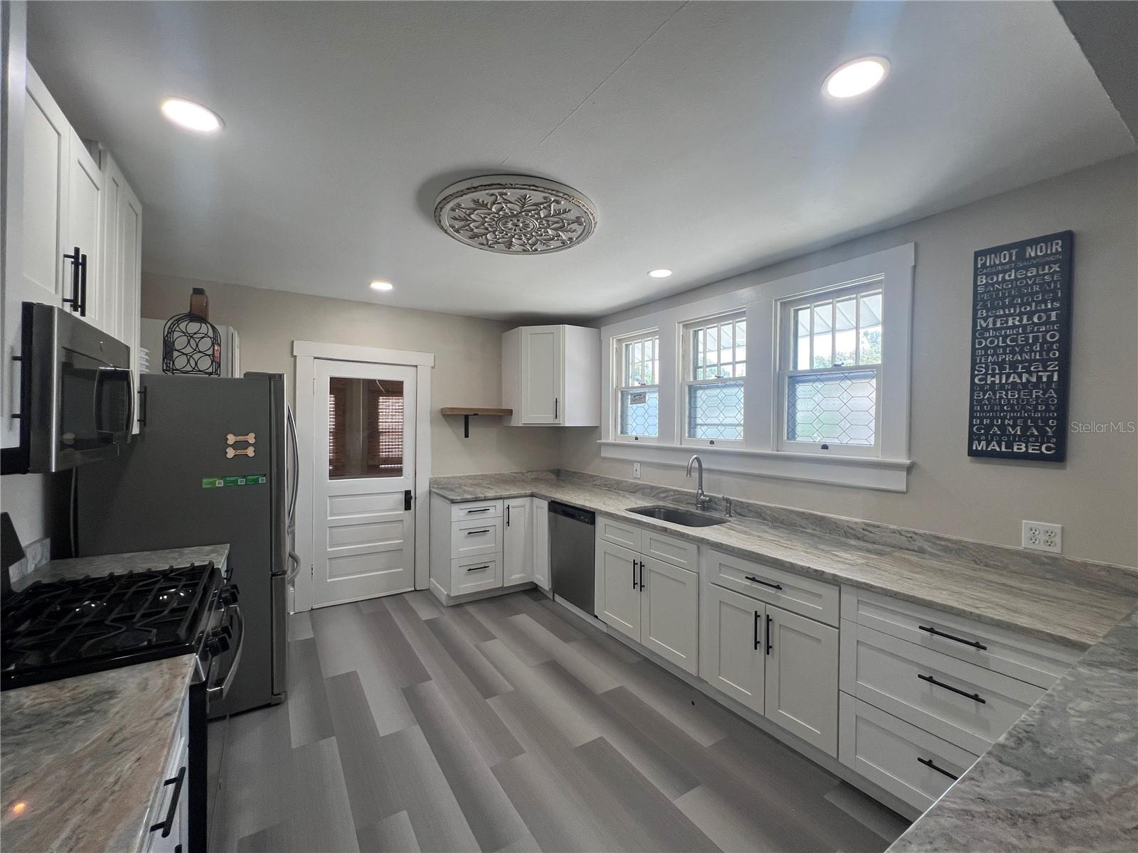 914 17TH ST W, BRADENTON, FL, 34205