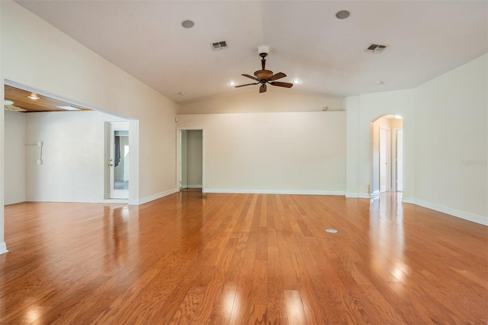 10133 COLLAR DR, SAN ANTONIO, FL, 33576