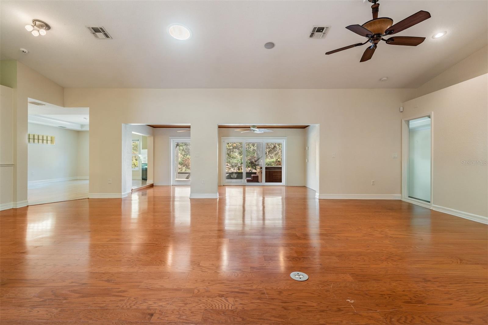 10133 COLLAR DR, SAN ANTONIO, FL, 33576