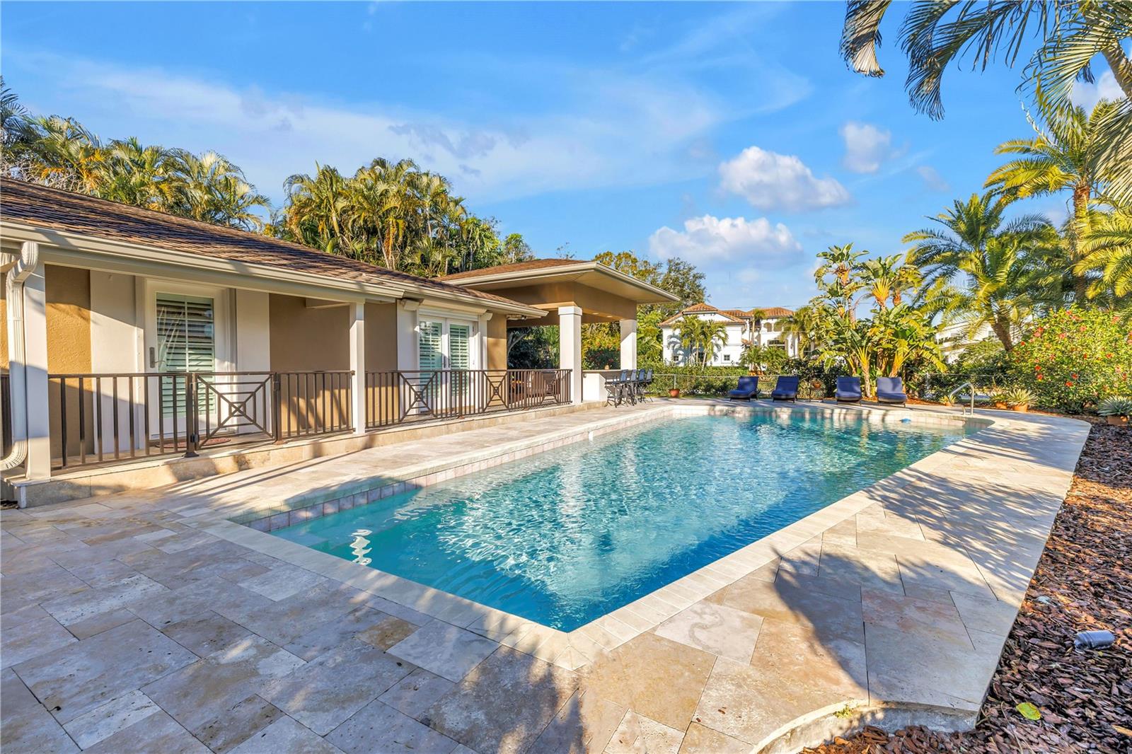 134 RIVIERA WAY NE, ST PETERSBURG, FL, 33704