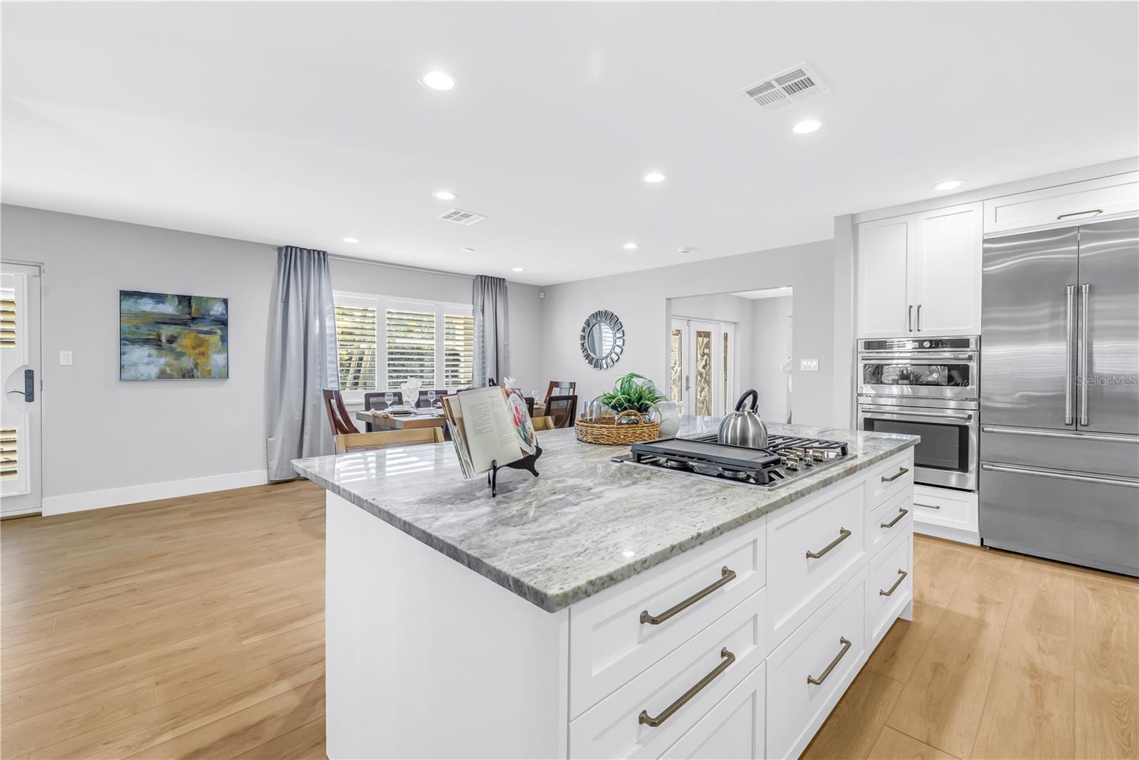 134 RIVIERA WAY NE, ST PETERSBURG, FL, 33704