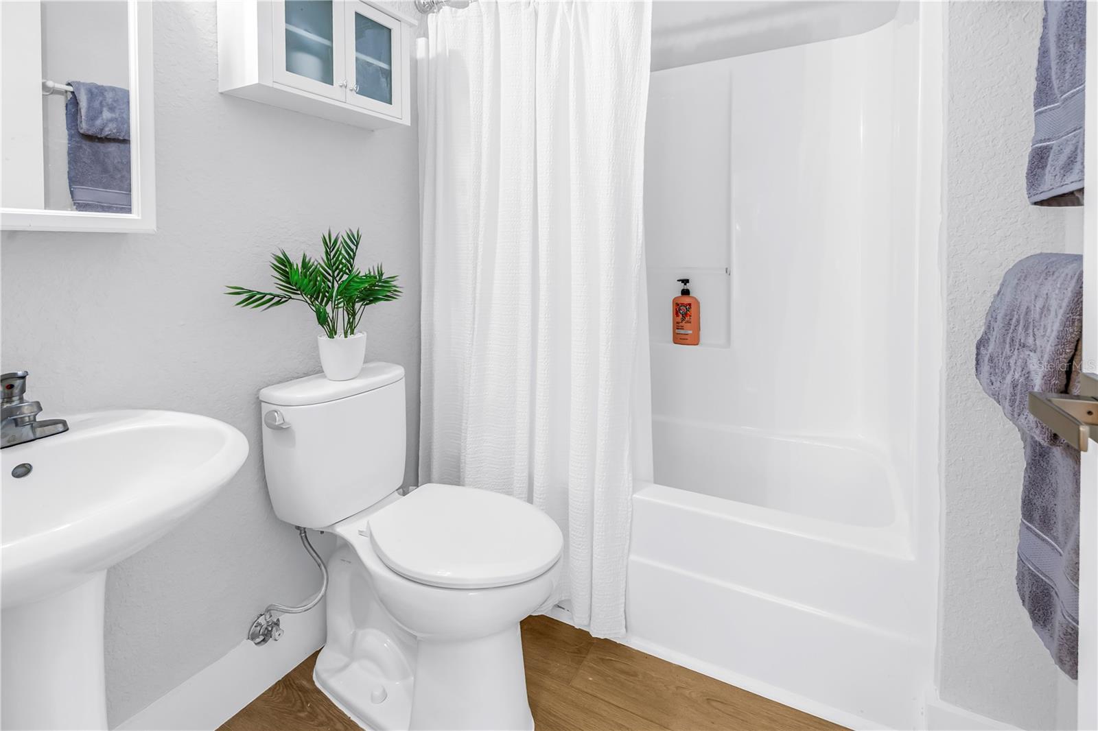 134 RIVIERA WAY NE, ST PETERSBURG, FL, 33704